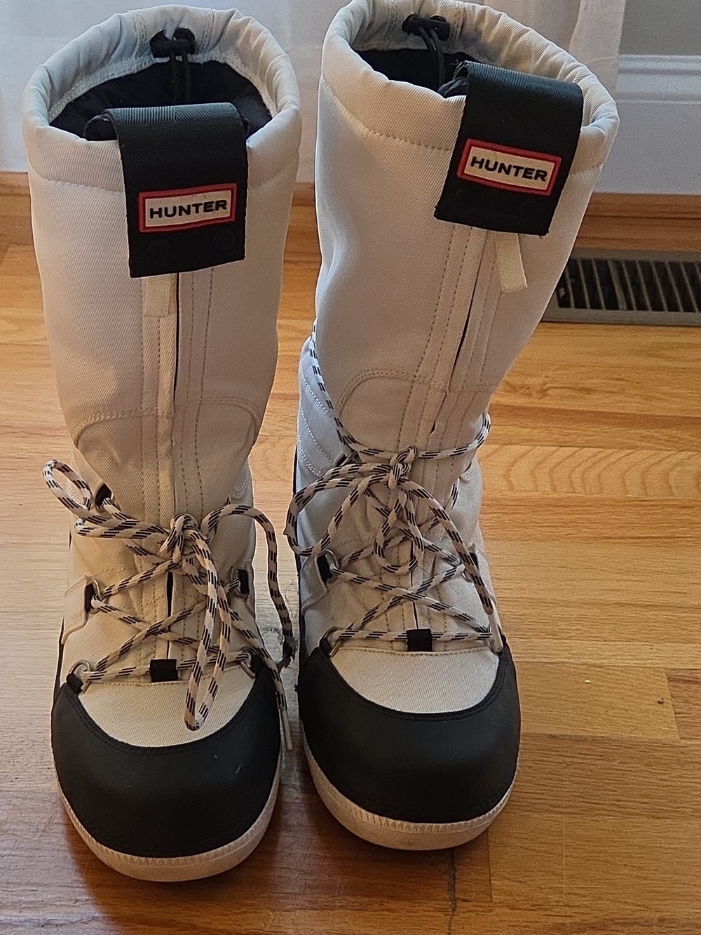 Hunter White and Black Lace-Up Winter Snow Boots - Picture 8 of 9